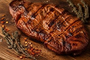 Vatertag am 14. Mai, diese Grillmarinade vom Metzgermeister macht Nackensteaks butterzart