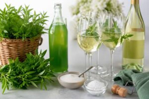Maibowle selber machen, warum Waldmeister erst nach 24 Stunden Welken sein Aroma entfaltet